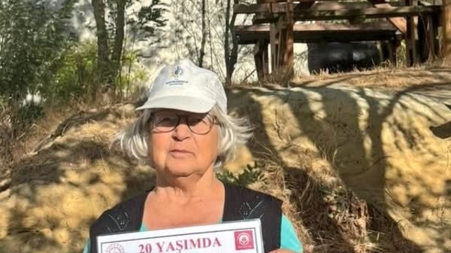 Tekirdağ'da huzurevi sakinleri gençlere pankartlı mesaj gönderdi