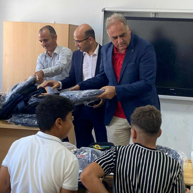 Hatay'da TKDK'den öğrencilere kırtasiye yardımı