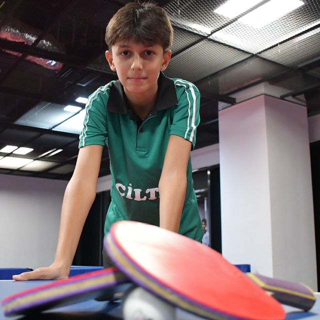 Milli masa tenisçi Görkem Öçal, Romanya'ya dünya şampiyonluğu hedefiyle gid...