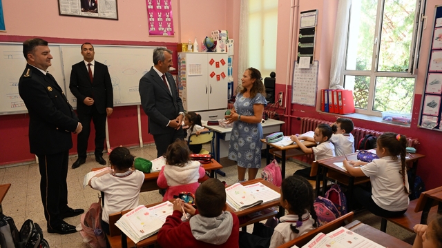 Edirne Valisi Sezer, İnönü İlkokulunu ziyaret etti