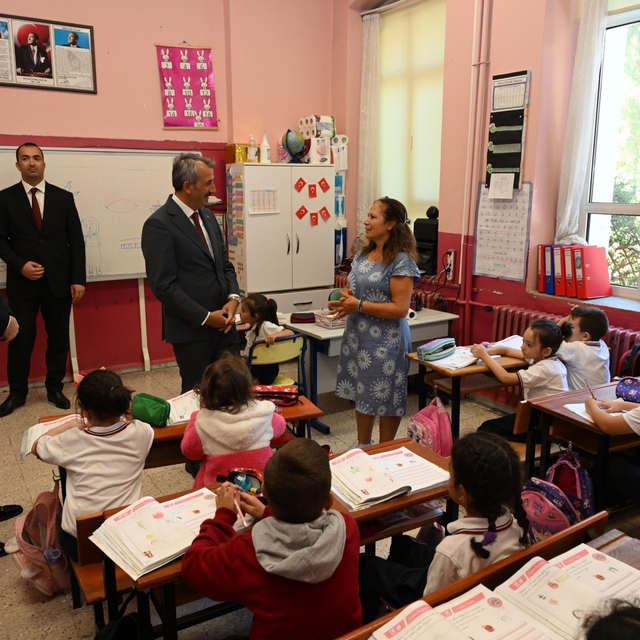 Edirne Valisi Sezer, İnönü İlkokulunu ziyaret etti