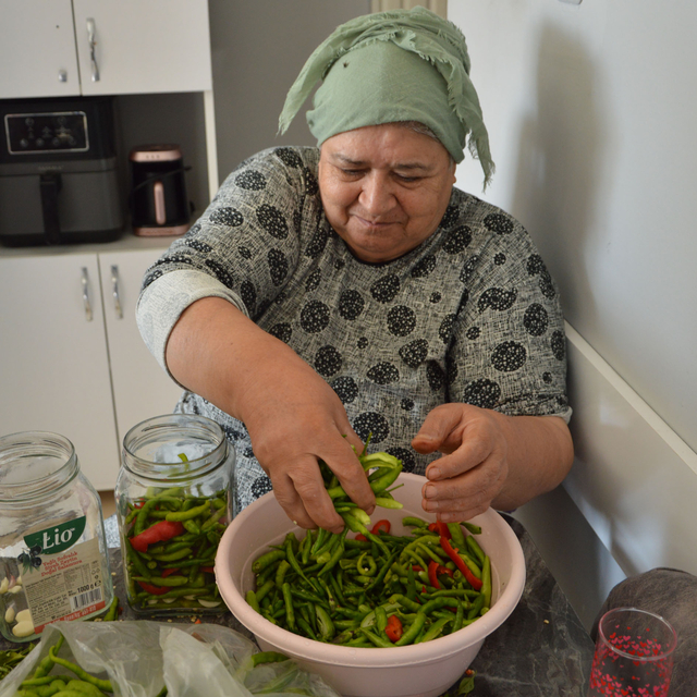 Havza'da kadınlar kışlıklarını hazırlıyor