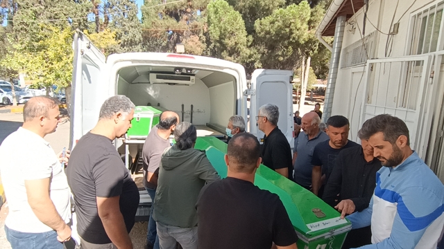 TIR'a çarpan otomobildeki 3 kardeşten 2'si öldü