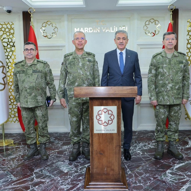 2. Ordu Komutanı Korgeneral Topaloğlu, Mardin Valisi Akkoyun'u ziyaret etti