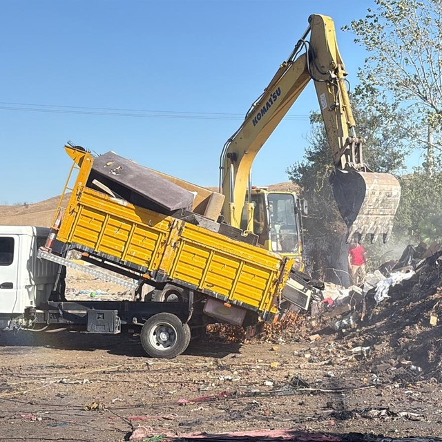 Çorlu'da metruk binaların yıkımı gerçekleştirildi