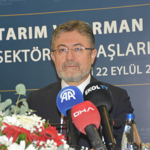 Bakan Yumaklı: Çocuklarımıza tarımı ve ormanı sevdirmek artık milli bir gör...