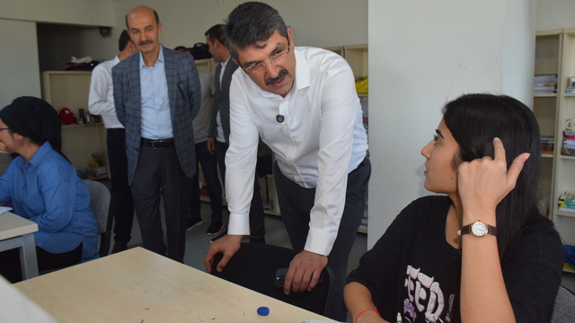 AK Parti Batman Milletvekili Nasıroğlu, kentte çeşitli temaslarda bulundu