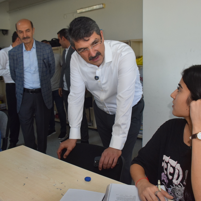 AK Parti Batman Milletvekili Nasıroğlu, kentte çeşitli temaslarda bulundu