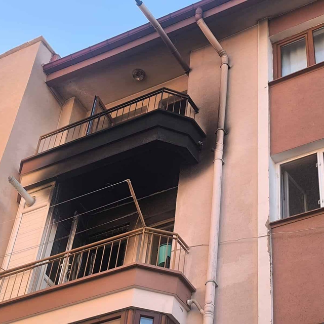 Afyonkarahisar'da daire yangını: 1 ölü