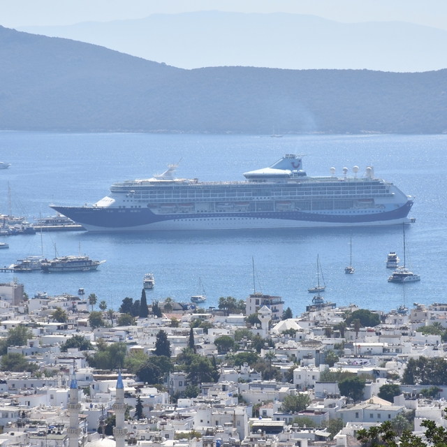 Bodrum'a "Marella Discovery 2" kruvaziyeriyle 1769 yolcu geldi