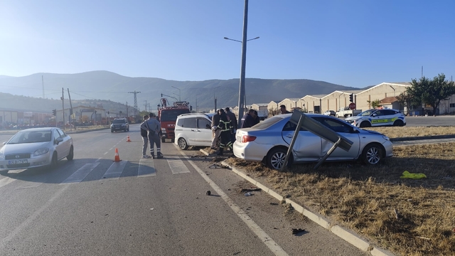 Amasya'da hafif ticari araç ile otomobilin çarpıştığı kazada 1 kişi yaralandı