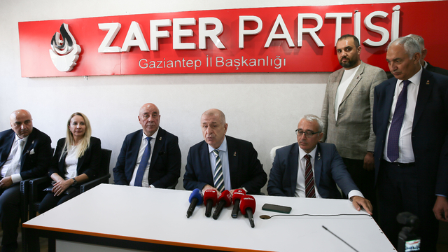 Zafer Partisi Genel Başkanı Özdağ, partisinin Gaziantep il başkanlığının açılışını yaptı