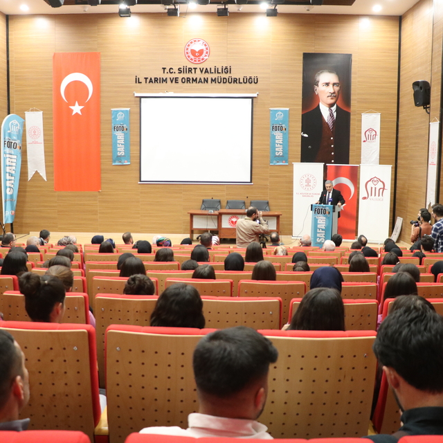 Siirt'te "2. Ulusal Foto Safari Fotoğraf Yarışması"nda dereceye girenlere ö...