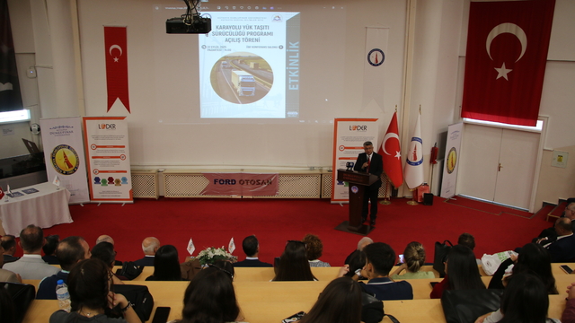 Kütahya Dumlupınar Üniversitesi'nde "Karayolu Yük Taşıtı Sürücülüğü Ön Lisans Programı" açıldı