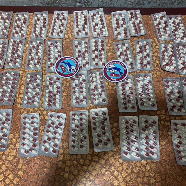 Manisa'da uyuşturucu hapla yakalanan kişi tutuklandı