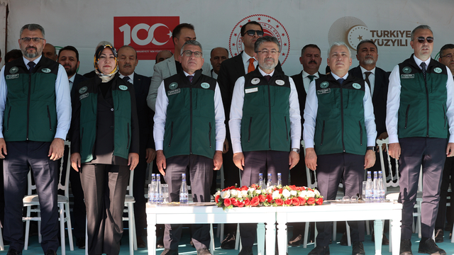 Tarım ve Orman Bakanı Yumaklı Sivas'ta temel atma töreninde konuştu: