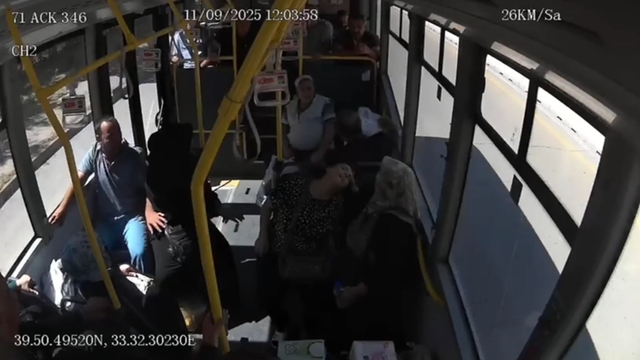 Kırıkkale'de halk otobüsünde fenalaşan kadın ambulansa teslim edildi