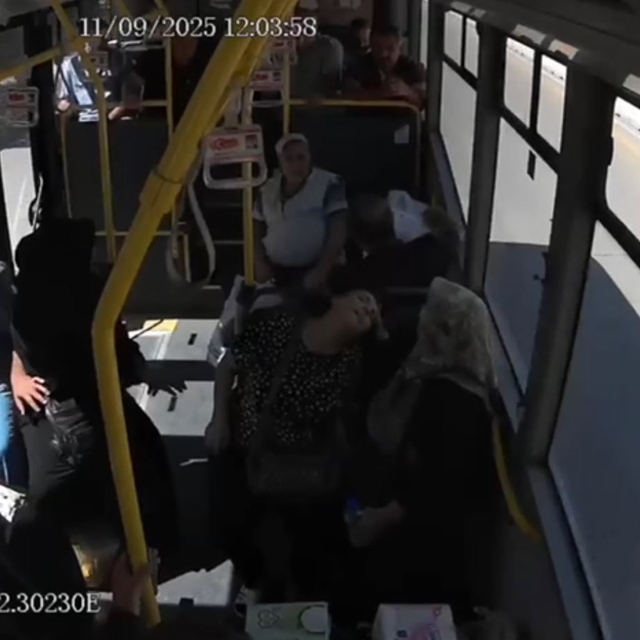 Kırıkkale'de halk otobüsünde fenalaşan kadın ambulansa teslim edildi