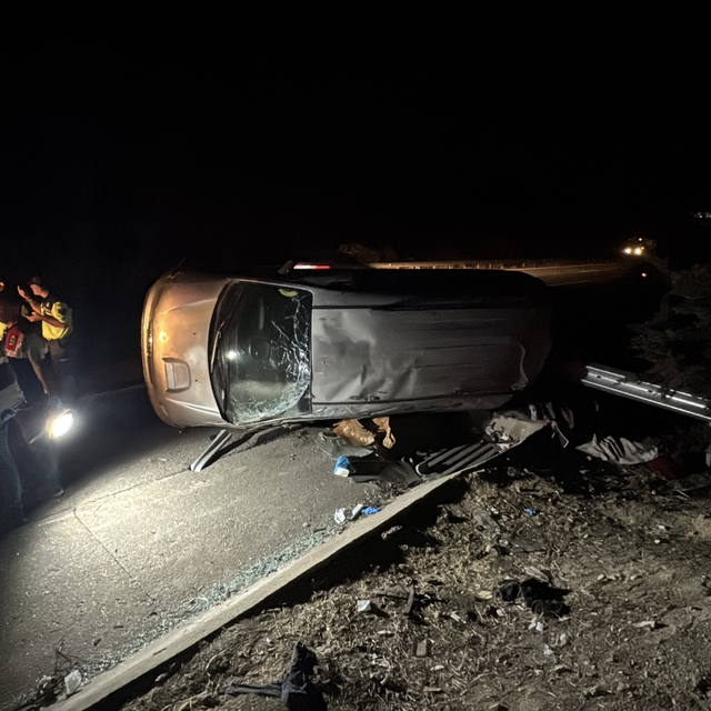 Gaziantep'te lastiği patlayan kamyonetin devrildiği kazada 2 kişi öldü, 8 k...
