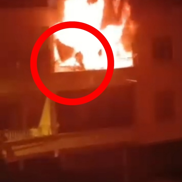 Diyarbakır'da ev yangını; babanın çocuğunu kurtarmaya çalıştığı anlar kamer...