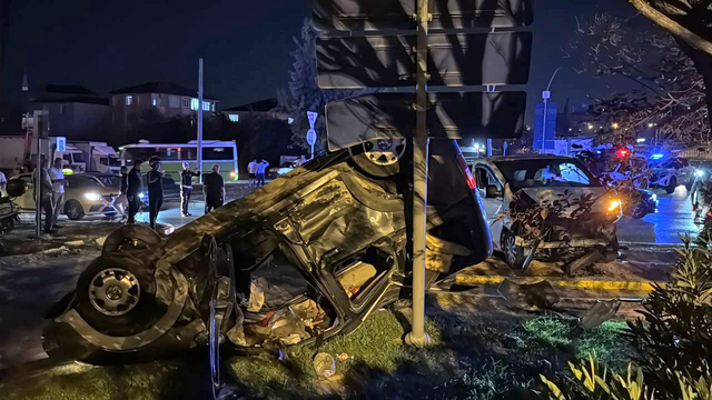 Kocaeli'de panelvan ile hafif ticari aracın çarpıştığı kazada 6 kişi yaralandı