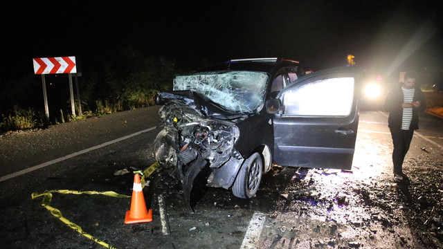 Ordu'da hafif ticari araçların çarpıştığı kazada 1 kişi öldü, 2 kişi yaralandı