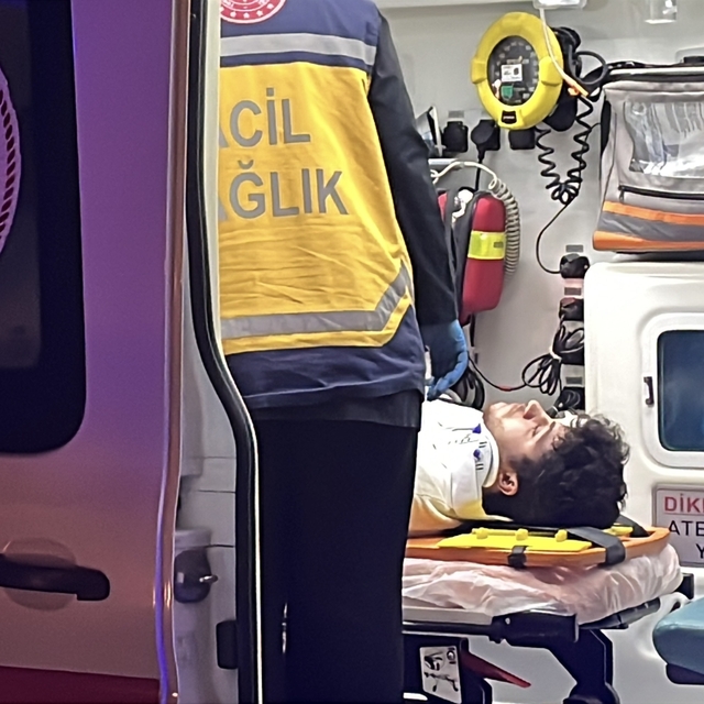 Minibüs ile çarpışan hafif ticari araç takla attı; 1 ölü, 5 yaralı