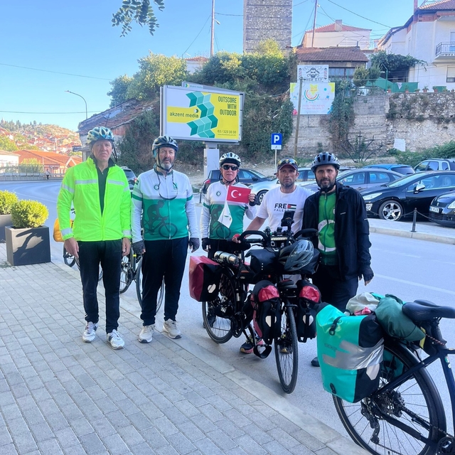 Bağımlılıkla mücadeleye dikkat çekmek amacıyla 500 kilometre pedal çevirdil...