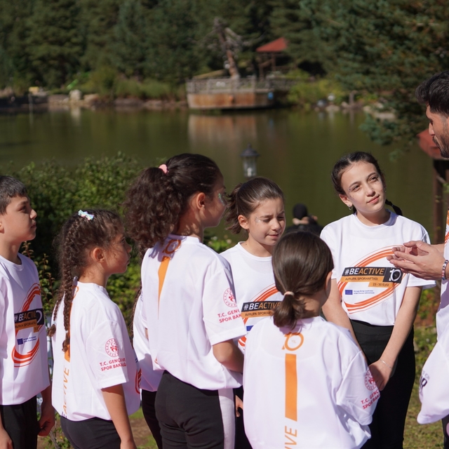 Gümüşhane'deki Limni Gölü'nde cimnastik etkinliği düzenlendi