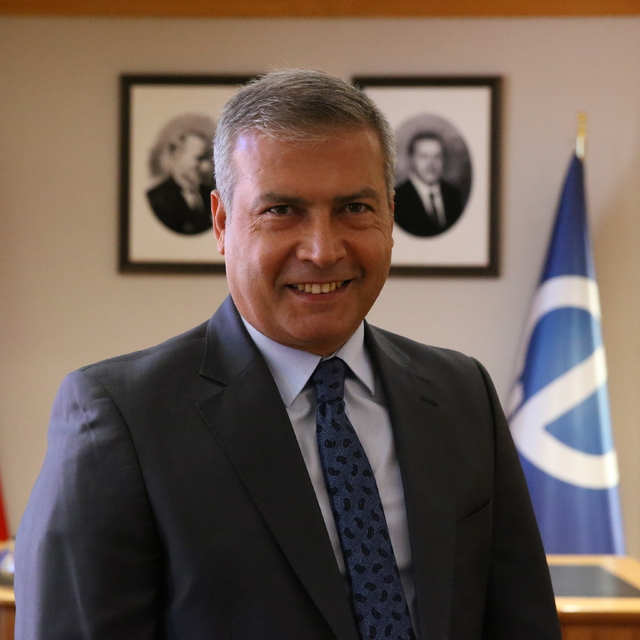 Anadolu Üniversitesi kariyerine yön vermek isteyenlere ikinci üniversite fı...