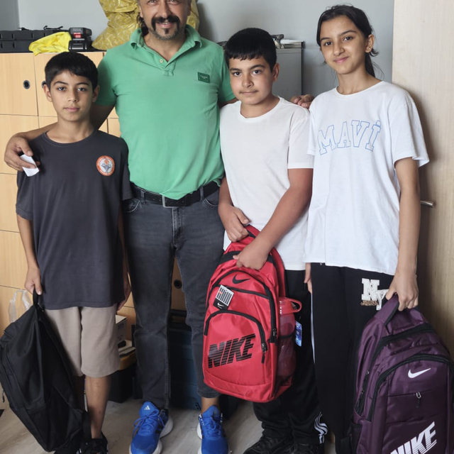 Hayırseverlerin bağışladığı kırtasiye malzemeleri öğrencilere teslim edildi