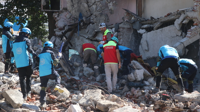 Kayseri'de deprem tatbikatı gerçeğini aratmadı