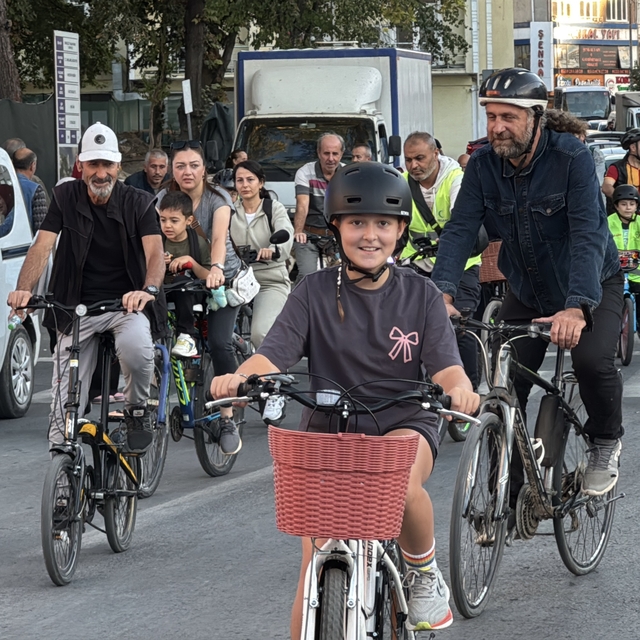Kırklareli'nde Avrupa Hareketlilik Haftası kapsamında bisiklet turu etkinli...