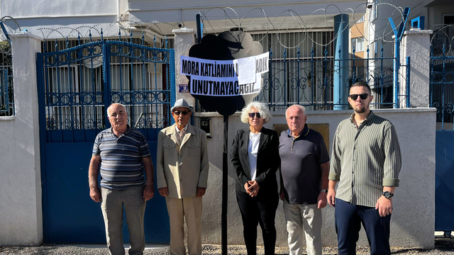 Mora katliamının yıl dönümünde Yunanistan'ın Edirne Konsolosluğu önüne siyah çelenk bırakıldı