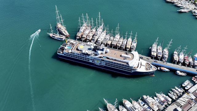 Fethiye'ye "SH Diana" kruvaziyeriyle 106 turist geldi