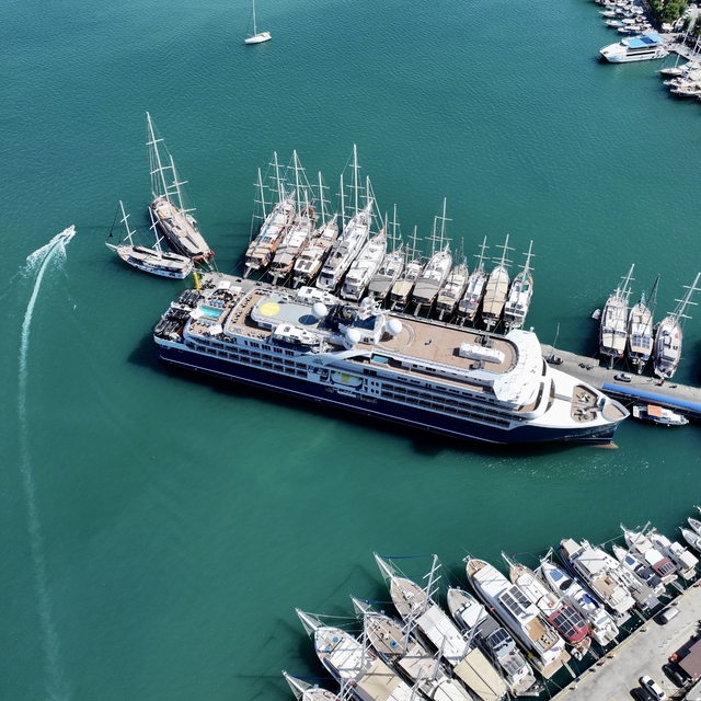 Fethiye'ye "SH Diana" kruvaziyeriyle 106 turist geldi