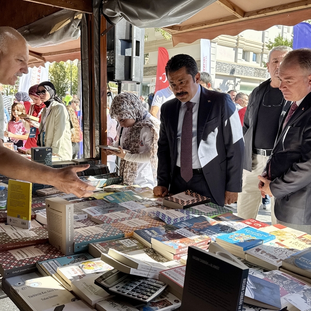 Kırşehir'de "Ahi Kitap Fuarı" açıldı