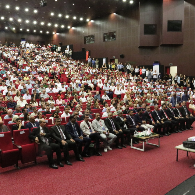 Adana'da "Türkiye Yüzyılı Maarif Modeli Buluşmaları" yapıldı