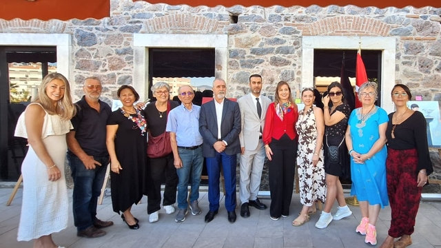 İzmir'de "Dünya Barış Günü" sergisinden Gazze'ye destek