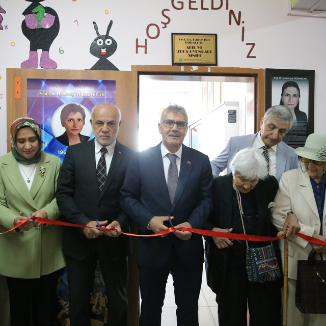 Depremde hayatını kaybeden akademisyenin adı okulda yaşatılacak