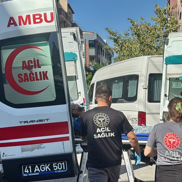 Kocaeli'de apartmanda çıkan yangında 1 kişi dumandan etkilendi