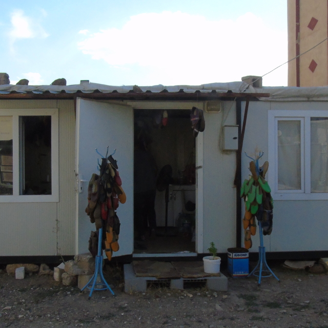 İslahiyeli yemeni ustası babasından öğrendiği mesleğini konteynerde sürdürü...