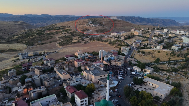 'Işık Hadisesi'ni izlemeye geldiği ilçede istinat duvarından düşüp öldü