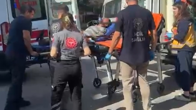 Yangına müdahale eden ev sahibi dumandan etkilendi