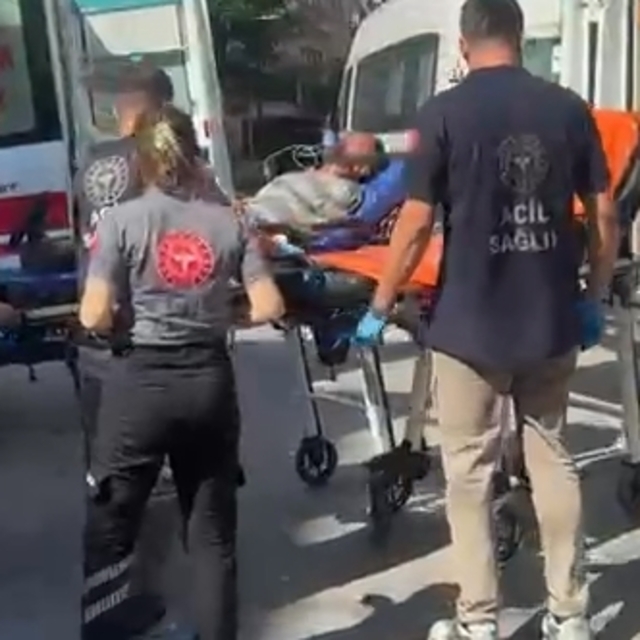 Yangına müdahale eden ev sahibi dumandan etkilendi