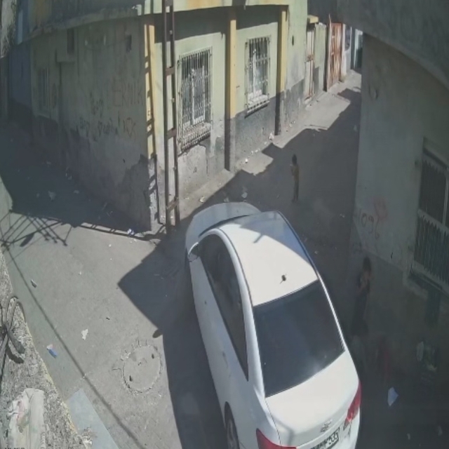 Otomobilin altında kalan 2 yaşındaki Cumali öldü