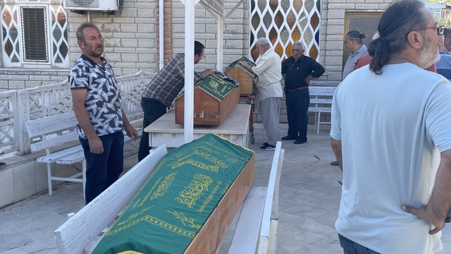 Bursa'daki yangında hayatını kaybeden 3 kişinin cenazeleri toprağa verildi