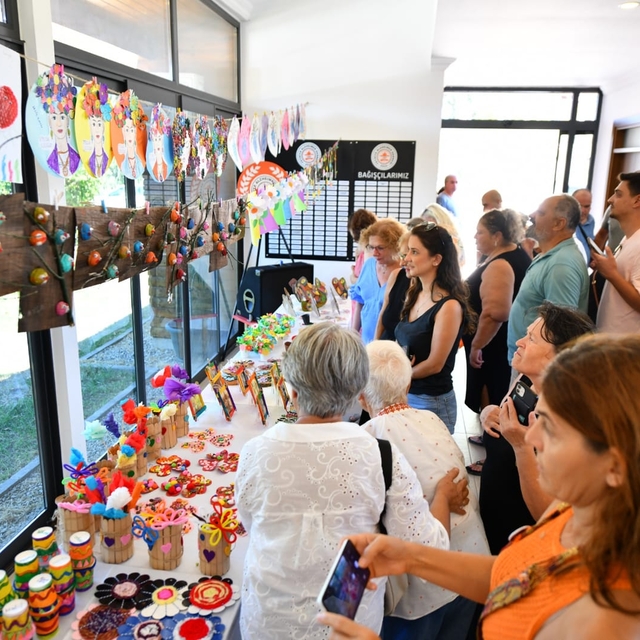 Fethiye'de Alzheimer hastalarının el emeği ürünleri sergilendi