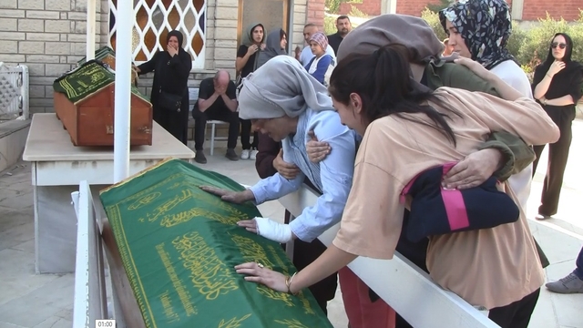 Yangında ölen 3 kişi toprağa verildi; Annem balkonda çaresizce kurtulmayı beklemiş (3)