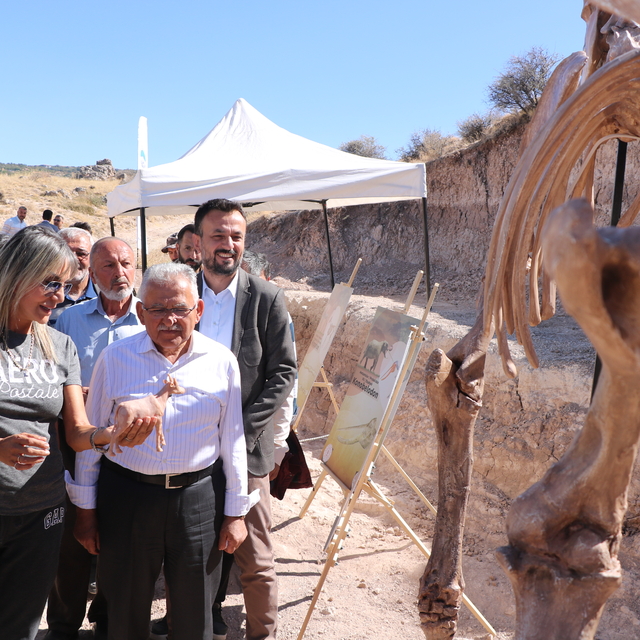 Kayseri'deki fosil kazısı başkanı Prof. Dr. Başoğlu: Dünyaya yeni bir tür t...